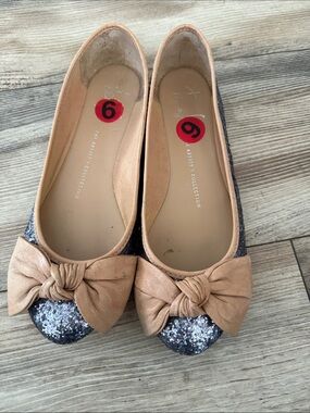 Women's Glitter Toe Bow Ballet Flats in Tan and Black
